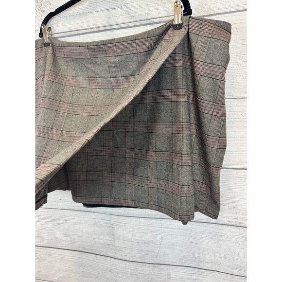 Old Navy Plus Size Tan & Black Plaid Faux Wrap Mini Skirt Size 3X - Picture 2 of 10